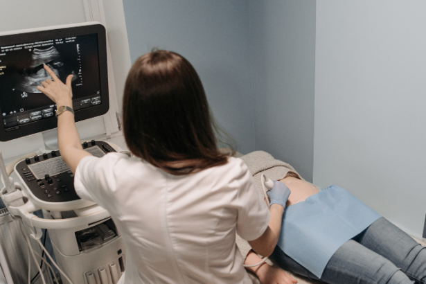 Descubra com a Dra. Thaline Neves quando o ultrassom com Doppler é necessário e como esse exame pode auxiliar no diagnóstico.