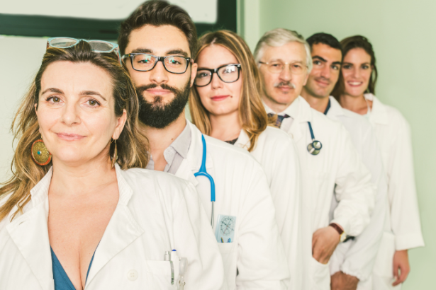 O Instituto IBDSocial ressalta que a escuta qualificada nas ouvidorias é essencial para aprimorar os serviços de saúde pública.