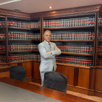 Leonardo Manzan explica os entraves legais e fiscais enfrentados por pequenos produtores ao buscar acesso à rede elétrica.