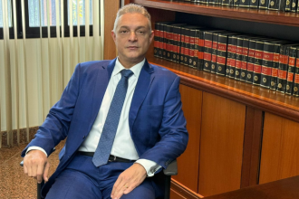 Leonardo Manzan analisa o tratamento fiscal das estruturas de autoprodução empresarial após a reforma e seus desafios práticos.