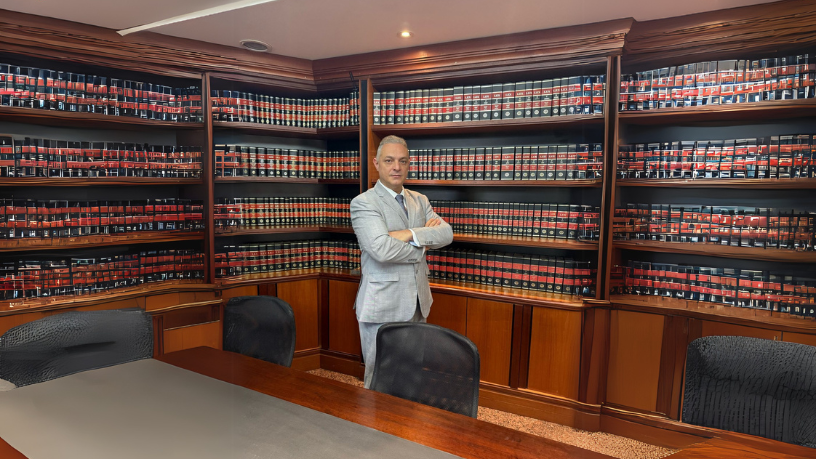 Leonardo Manzan explica os entraves legais e fiscais enfrentados por pequenos produtores ao buscar acesso à rede elétrica.