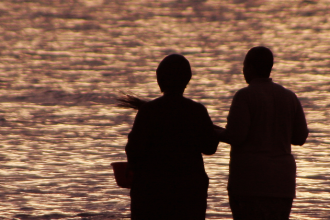 Pe. Jose Eduardo de Oliveira e Silva mostra como o batismo é o início de uma vida renovada pela fé e pela graça.