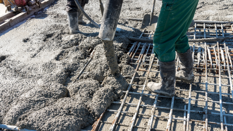 As contenções treliçadas, como destaca Valderci Malagosini Machado, transformam terrenos complexos em espaços urbanos mais estáveis, protegidos e sustentáveis.